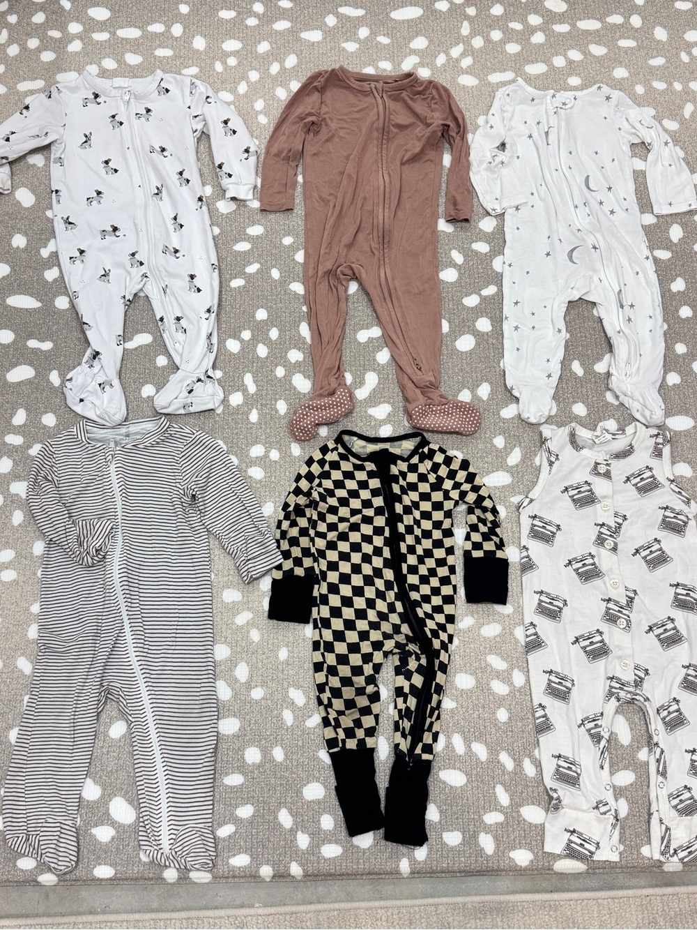 Lot of 6 bamboo footies zippy baby neutral unisex checkered romper dogs beige
